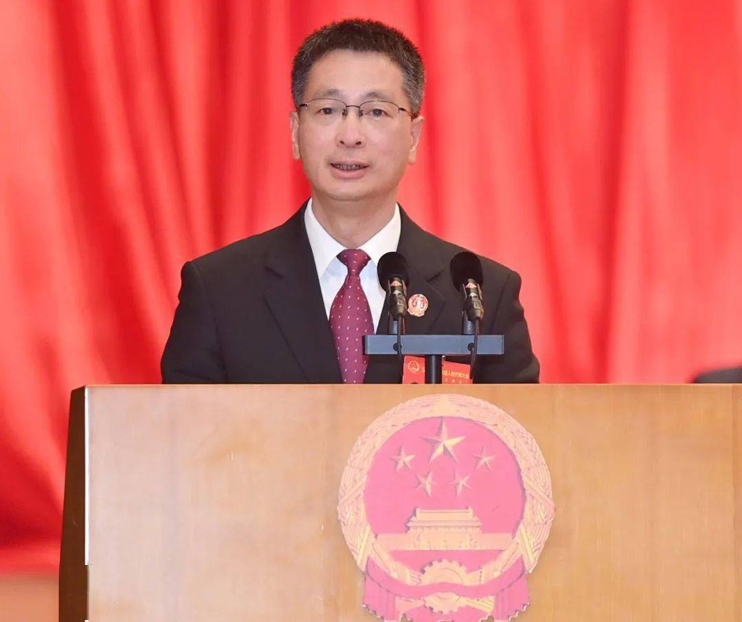 市十六届人大一次会议举行第二次全体会议听取市人大