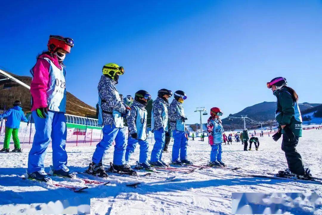 滑雪季济南卧虎山滑雪场