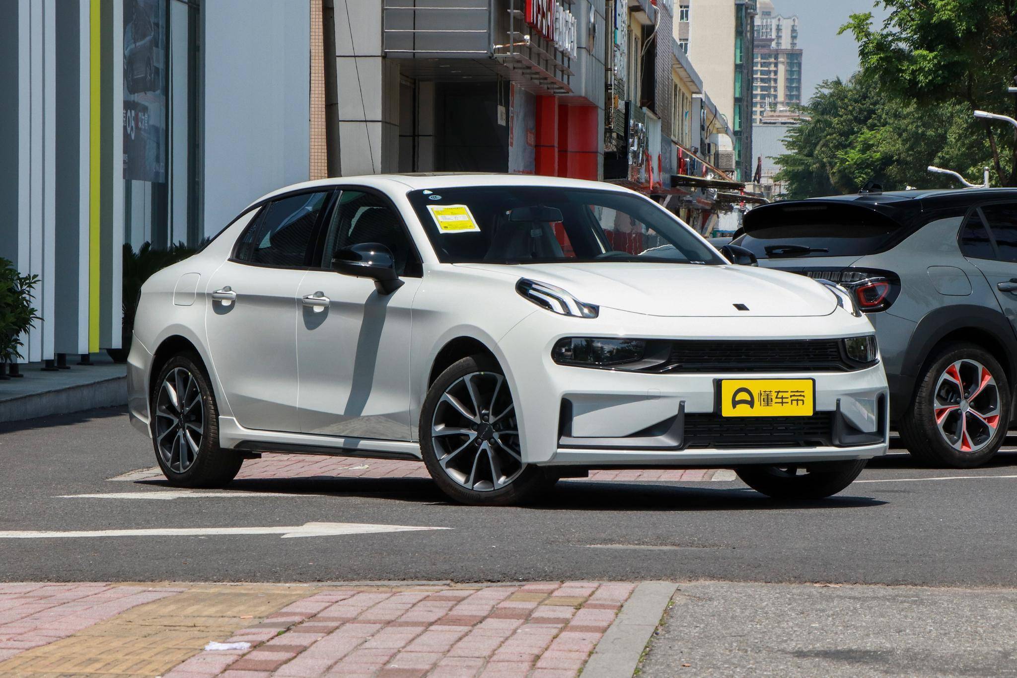 领克03phev轴距2730mm颜值超高动力出色15t混动还是绿牌