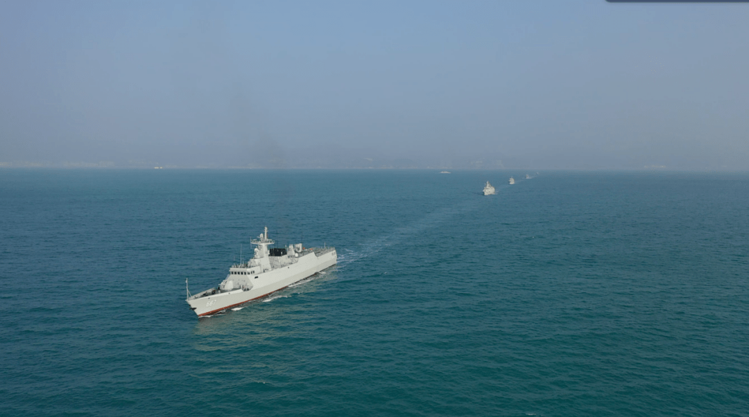驻香港部队多艘战舰新年度海上首训_舰艇编队_海域_战区