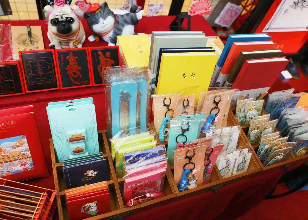 精致的北海公园系列文创产品,天坛文创,豆塑工艺品,由珍贵古籍残片