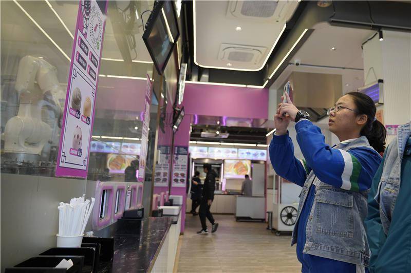 探秘建筑机器人、机器人大厨！南都小记者感受“中国智造”