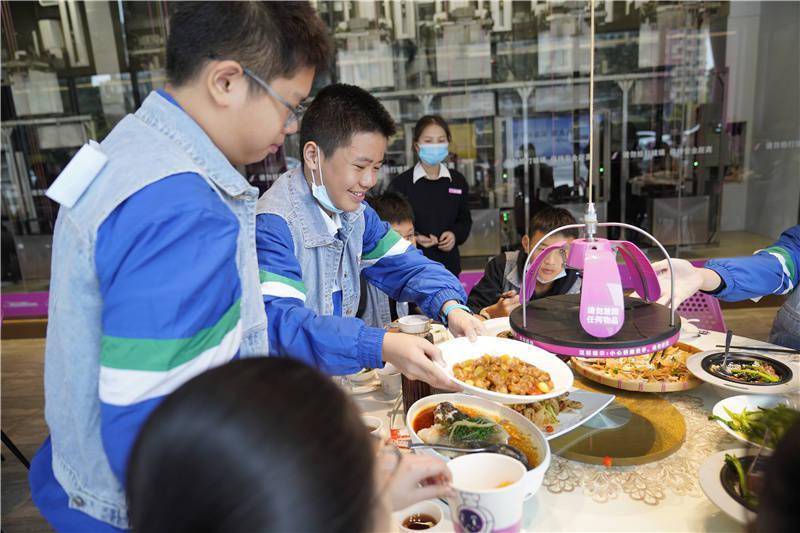 南都小记者未来营征文：机与心