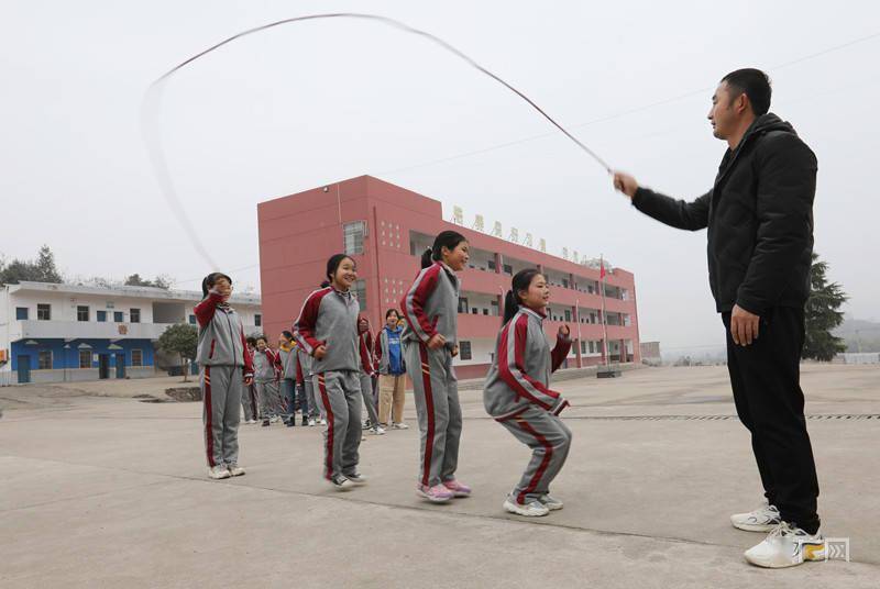 农村“梦想课堂”让山里娃体验科普魅力