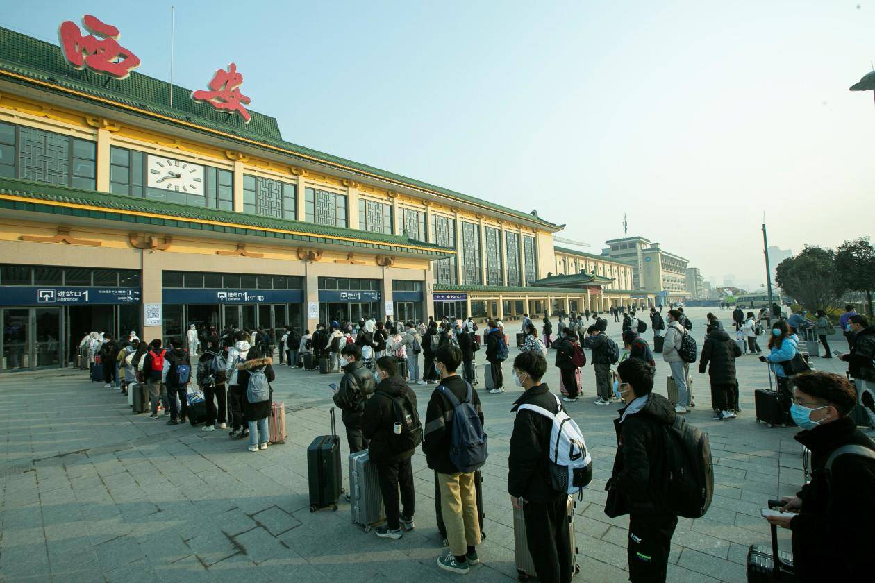 西安站:z9221 西安—宝鸡,z9222 宝鸡—西安,c205 韩城—西安,c172