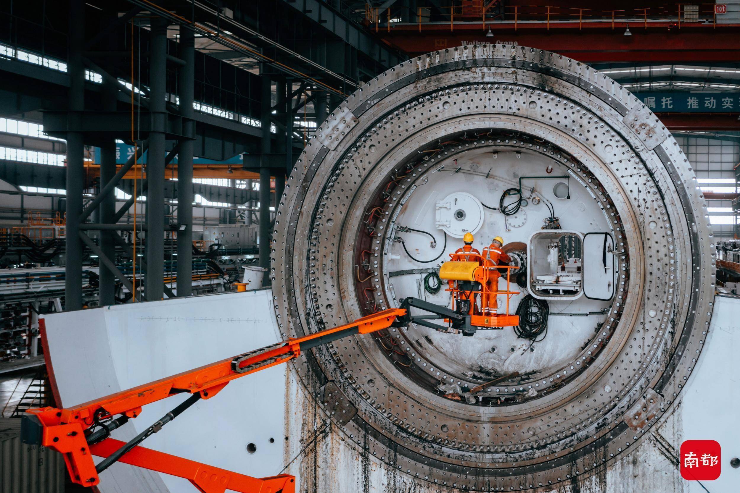 设备|百米深地铁隧道怎么修？南都拍客探访“钢铁穿山甲”生产车间