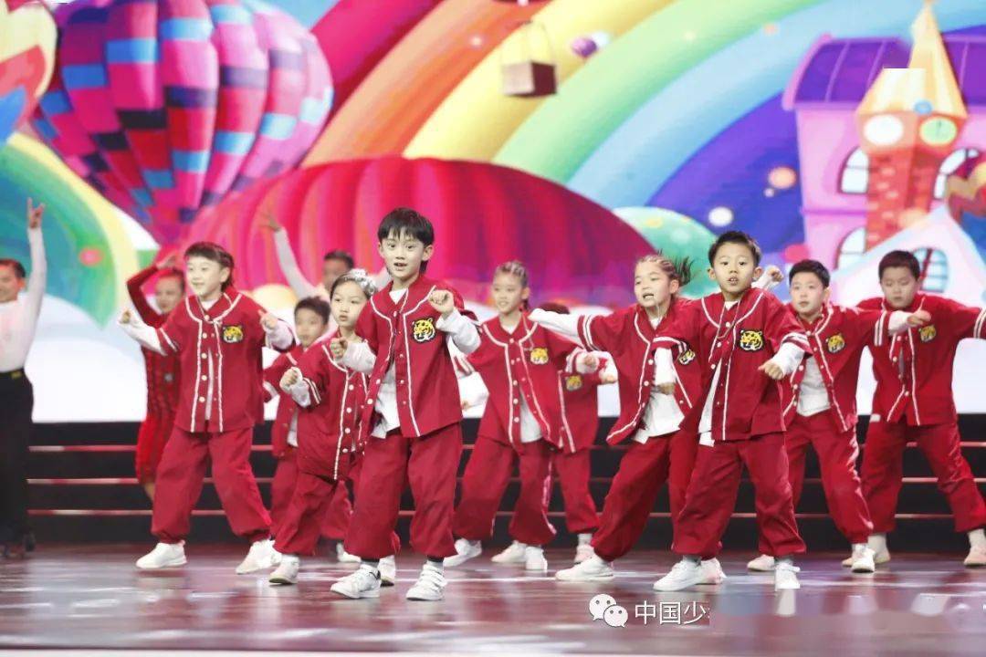 武术表演《少年当自强》由一群爱好武术的萌娃和北京市什刹海体育运动