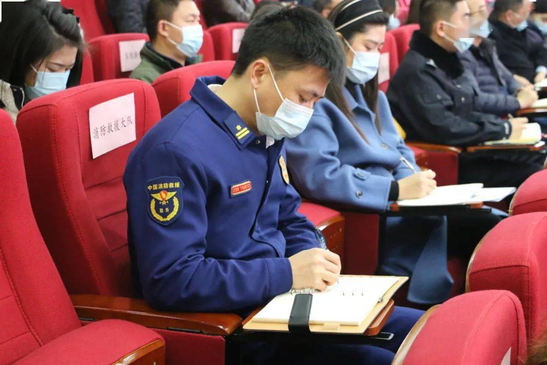 结合省,市发展实际,郭小平作了一场高质量的全会精神宣讲报告,深刻