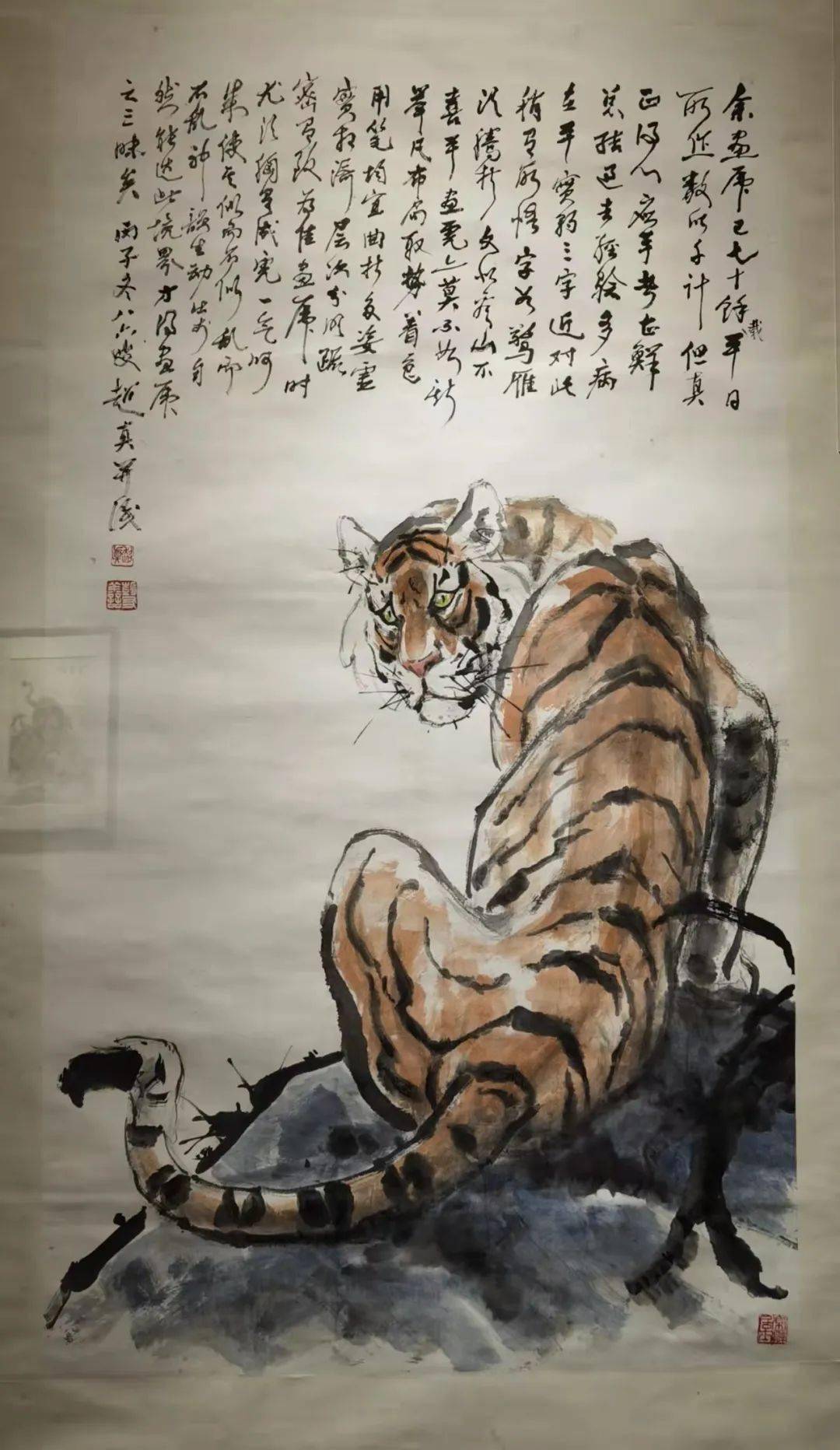 馆中还陈列有彭友善的百虎图,该画创作于1983年,彭友善将108只虎组织