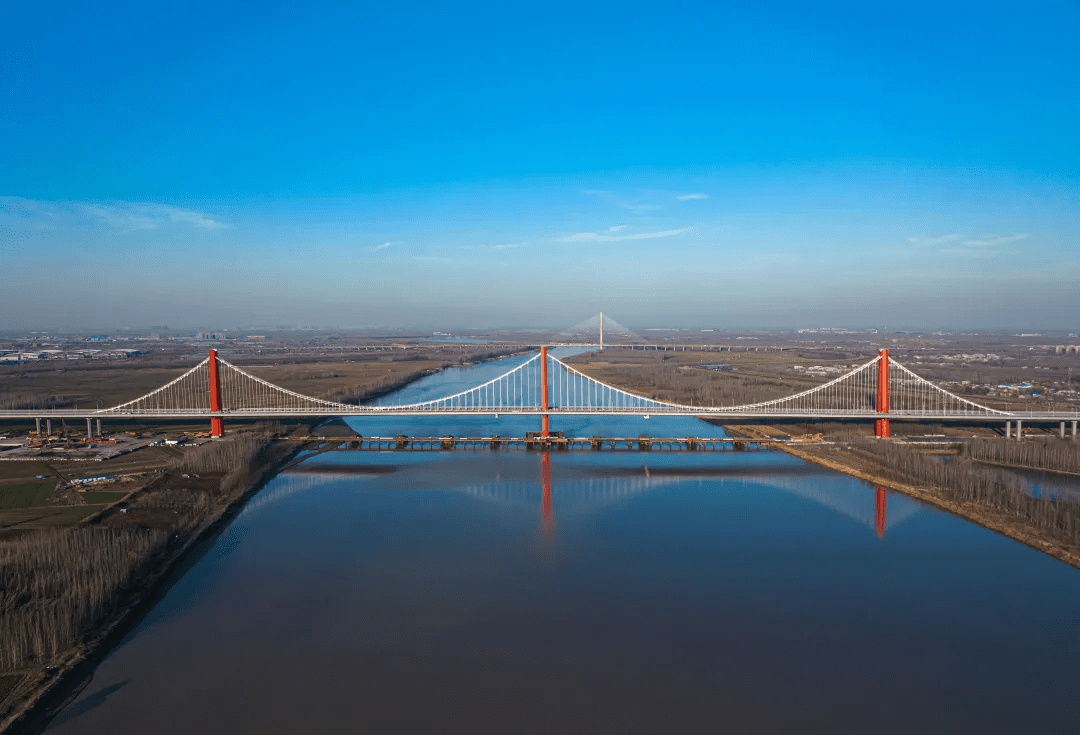 跨黄通道建设再获新突破济南黄河凤凰大桥通车