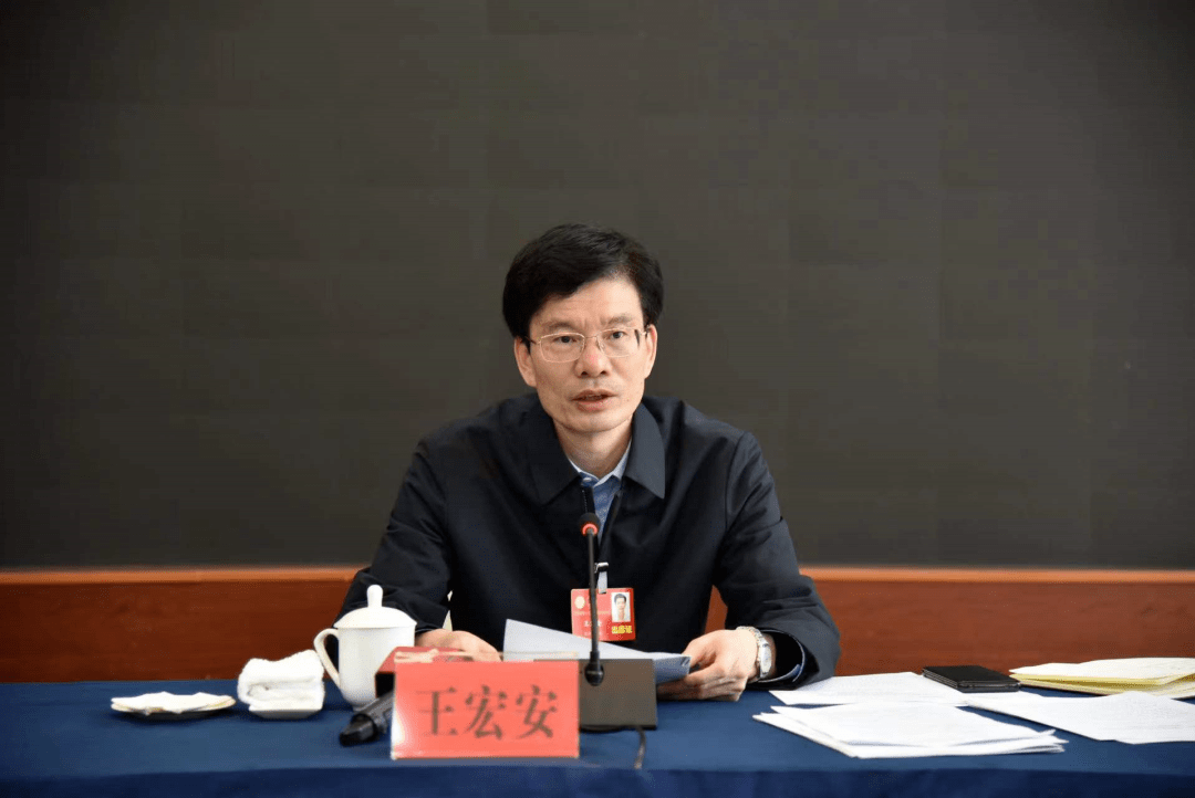 王宏安表示,省人大常委会工作报告突出展现了助推中心工作有高招