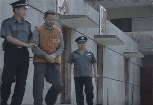 "矿王"黎东明:瞒81死矿难,遭售货员白眼后买下整柜台皮鞋_南丹_首富