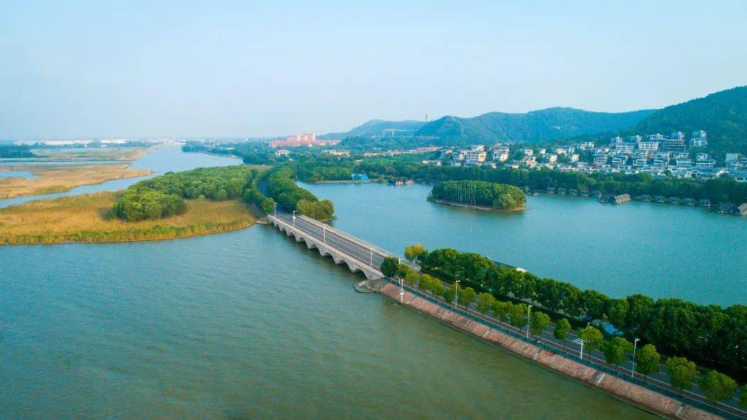 在生态中轴咽喉要地扛起绿色发展使命担当