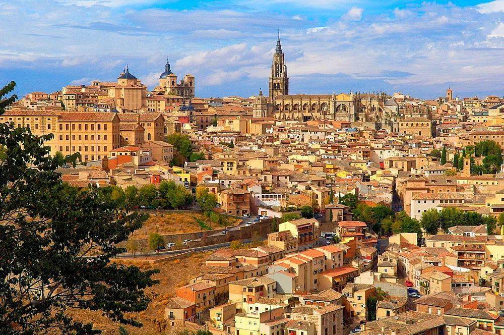 昆卡等世界遗产城市坐落于此;这里还有西班牙最大的葡萄酒产区