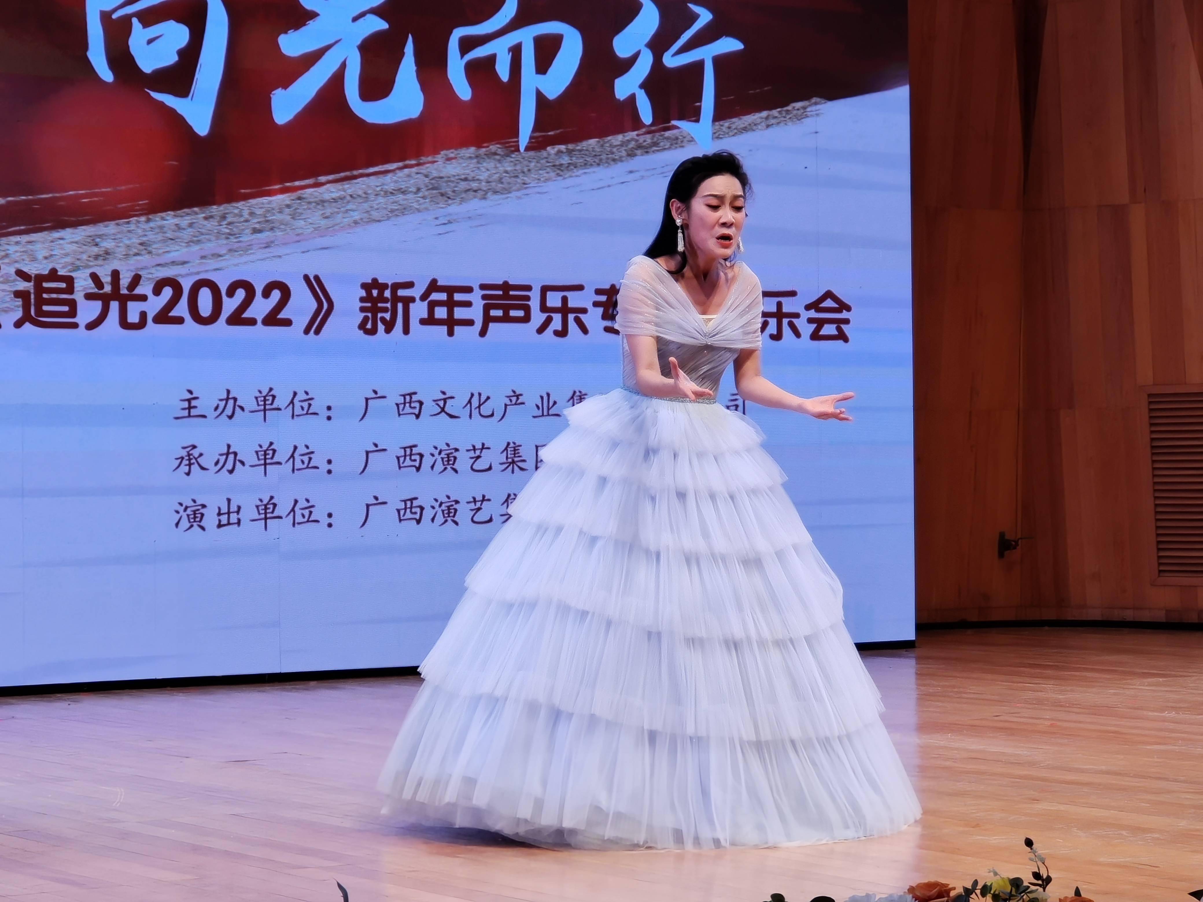 艺术青年声乐演员用歌声追光2022