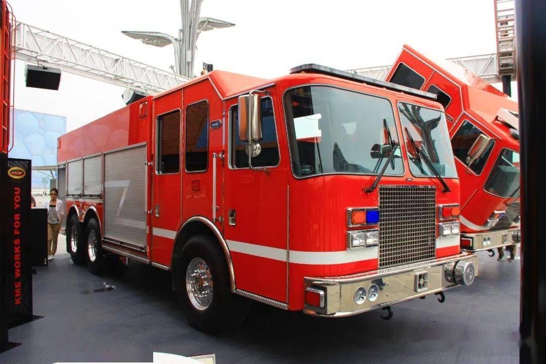 700万美国豪士科消防车图片