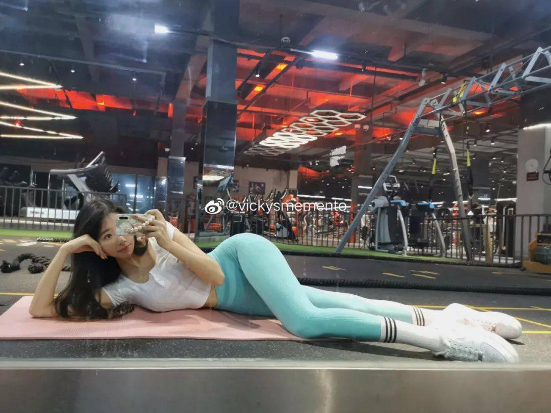 重庆翘臀辣妹私照曝光,火辣难挡_身材_凹凸_vicky