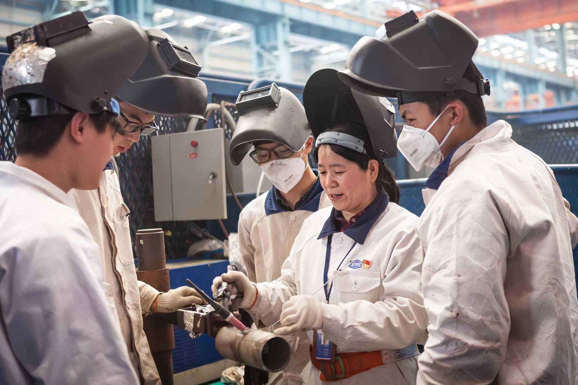 小女子托起大国重器:用匠心与青春铸就祖国船舰的钢筋铁骨