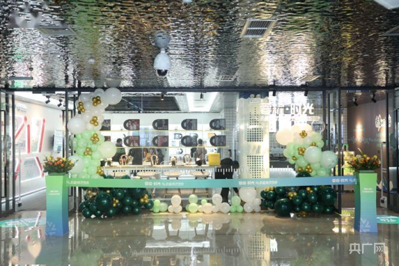 首个“蓉漂”主题24小时城市书房亮相