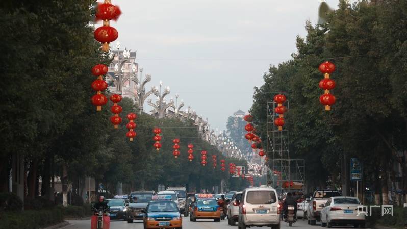 非法|贵州剑河：挂灯笼 迎新春 街头年味浓