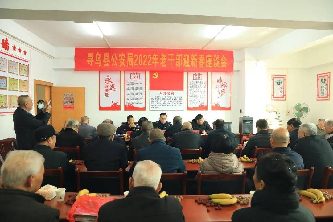 转达了副县长,公安局长孙寰和局党委的亲切问候,送上慰问金,并向他们