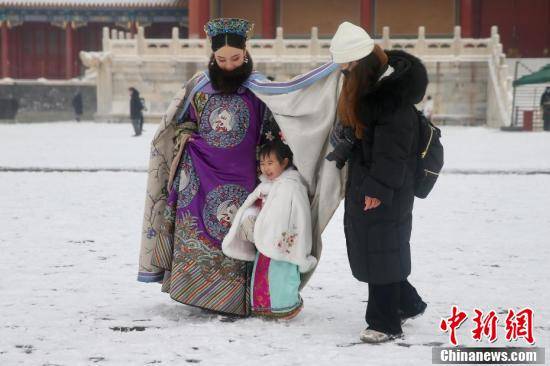 午门|市民游览雪中故宫