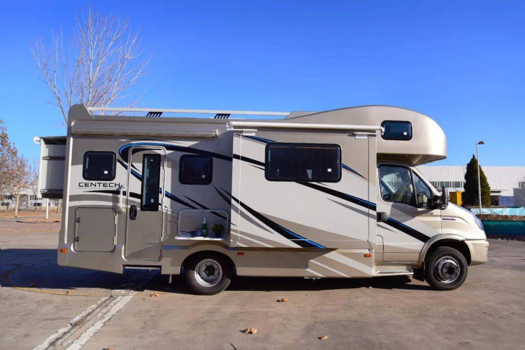 少见又任性7米多三拓展的依维柯房车中天领航者驭风系列