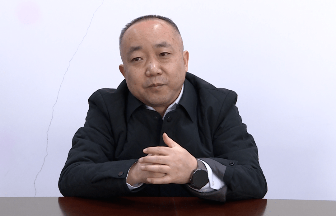 县委书记吕庆作要求吕庆一行先后来到波玉大道沿边公路和江亿汇购物