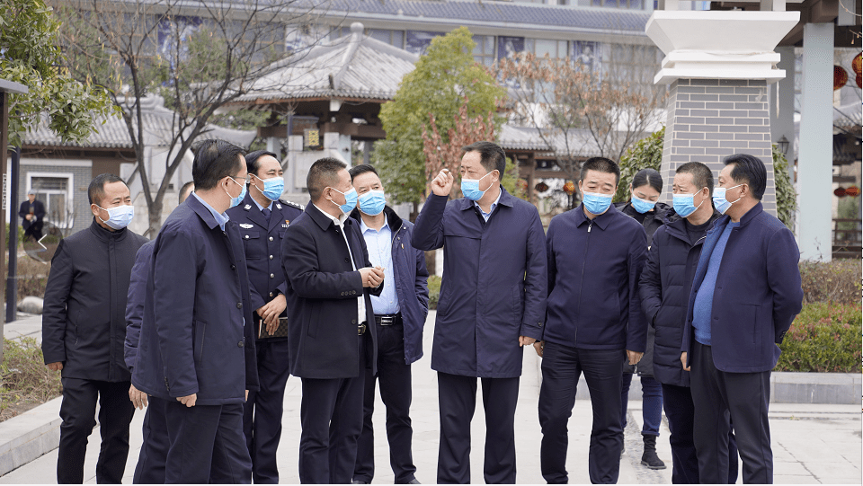 张立平在城区调研环境卫生整治及春节亮化氛围营造等工作