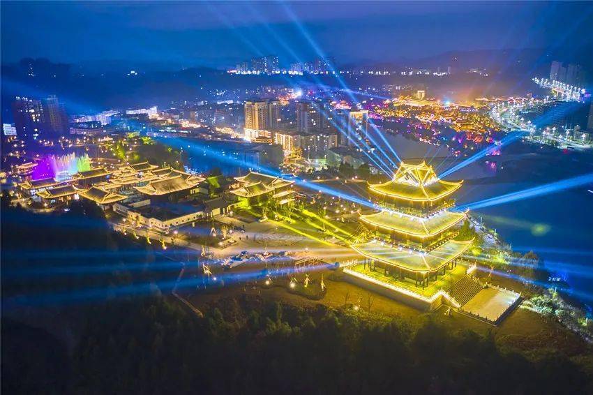 新春走基层党旗指引建恩阳虎年来时花更香