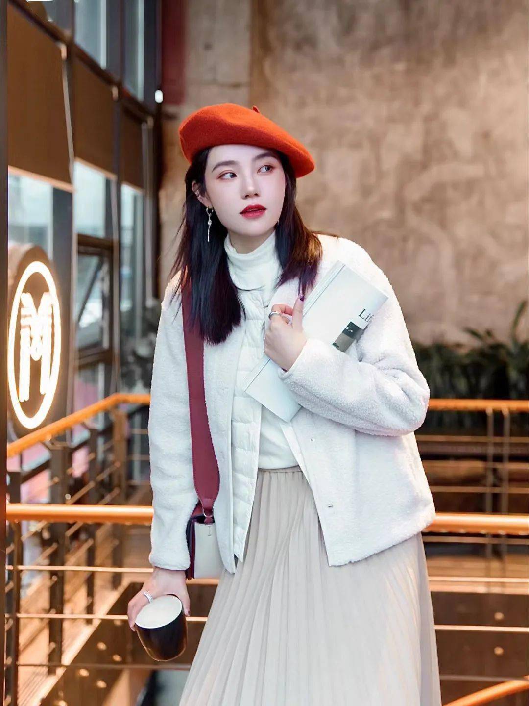 设计 显瘦10斤的羽绒服,百元内无敌!超大白鸭绒,蓬松保暖~