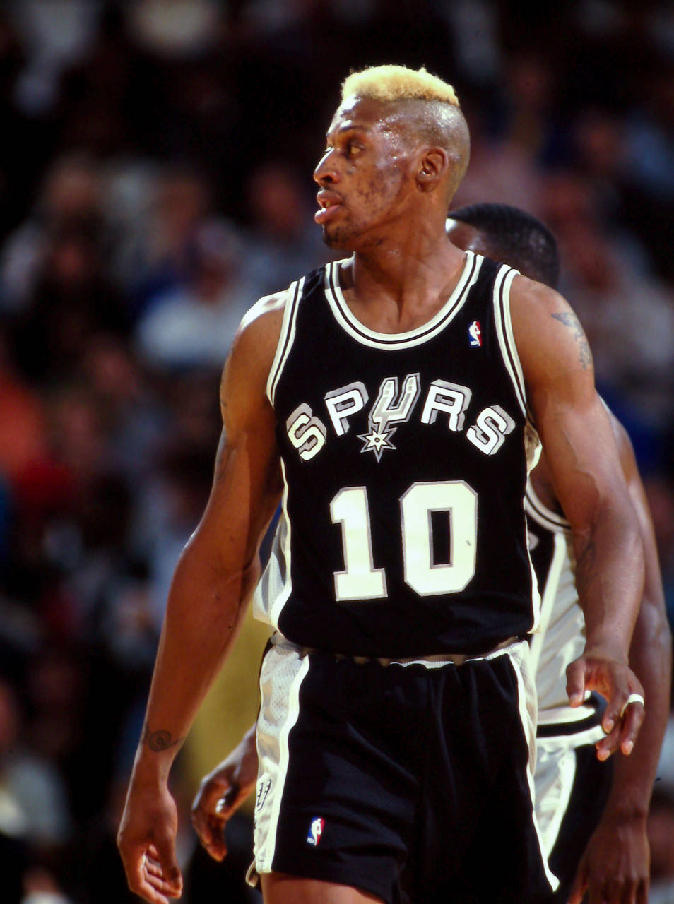 历史上的今天:罗德曼抓下32个篮板 创造马刺队史篮板纪录_1_cba_nba