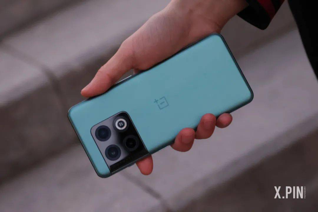 散热背夹能让骁龙8变得多强？我用3台手机试了试。