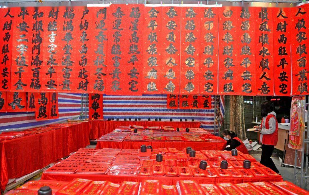 春联的市民络绎不绝阳东年桔年花 供应充足过年"摆年桔"是阳江人的