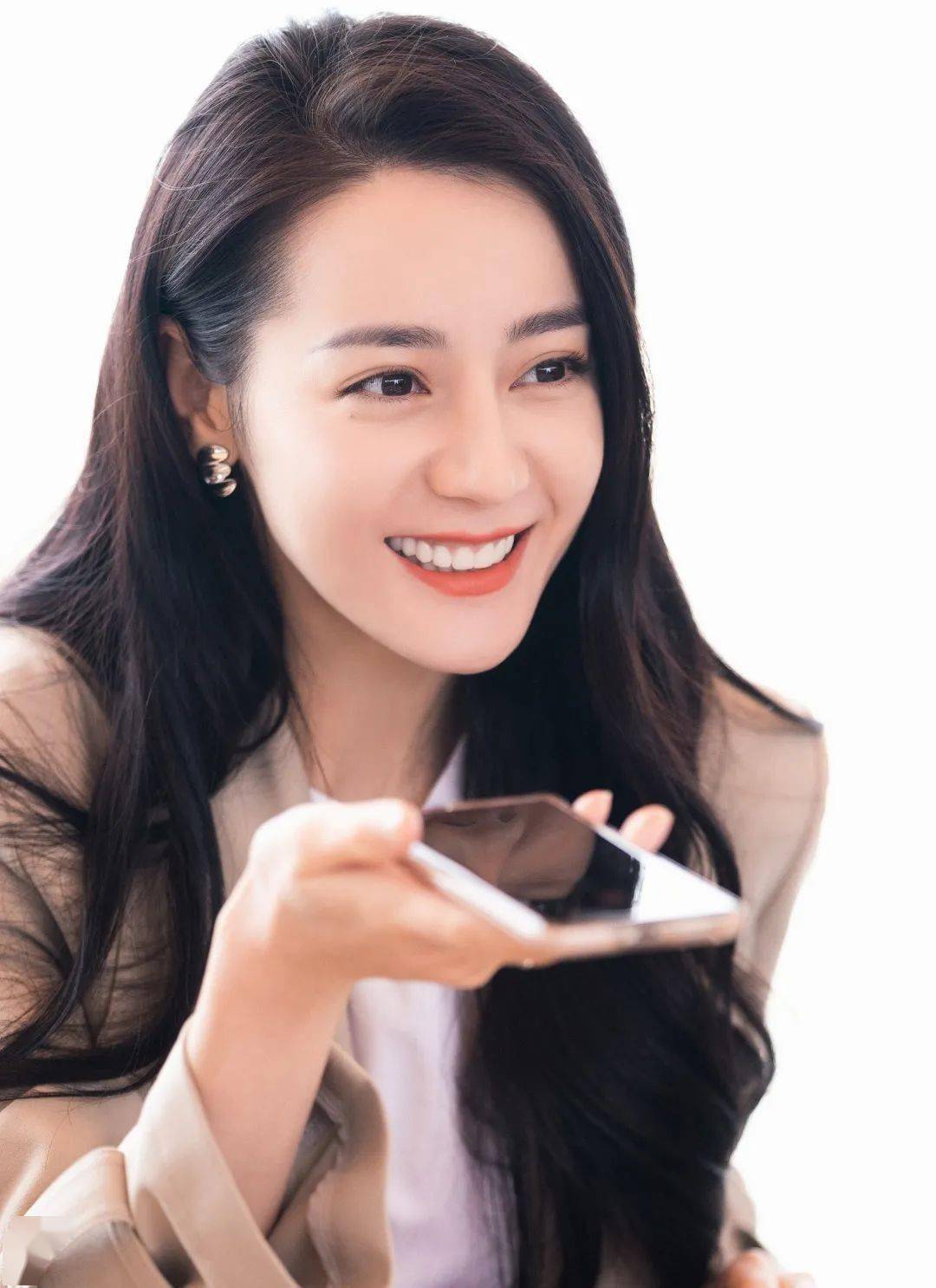 眼睛|有效笑容如何诞生？年夜饭别再尬笑 娜扎教你正确用脸