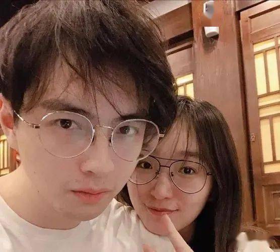 2022124白敬亭和zs什么关系朱一龙春晚节目蒲熠星女朋友分手了星爷