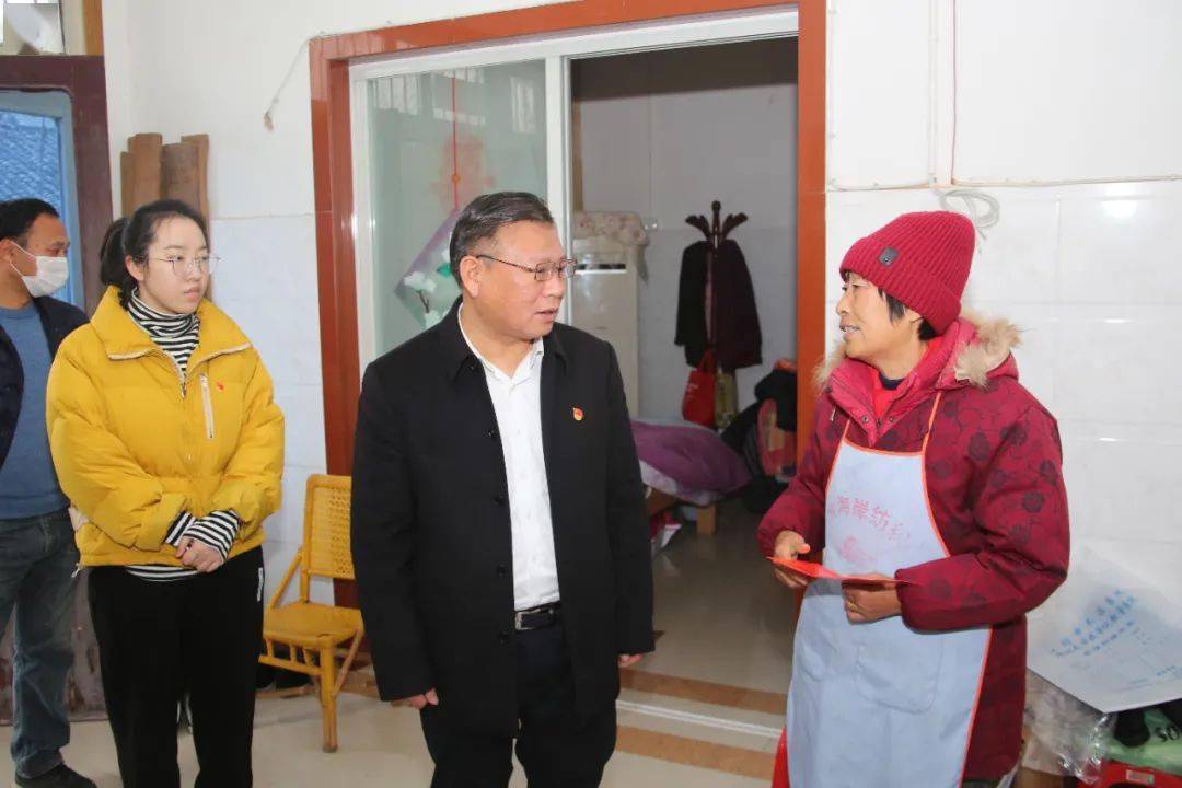 走访慰问残疾人家庭郁建平1月23日,镇长余江带队先后走访慰问了困难