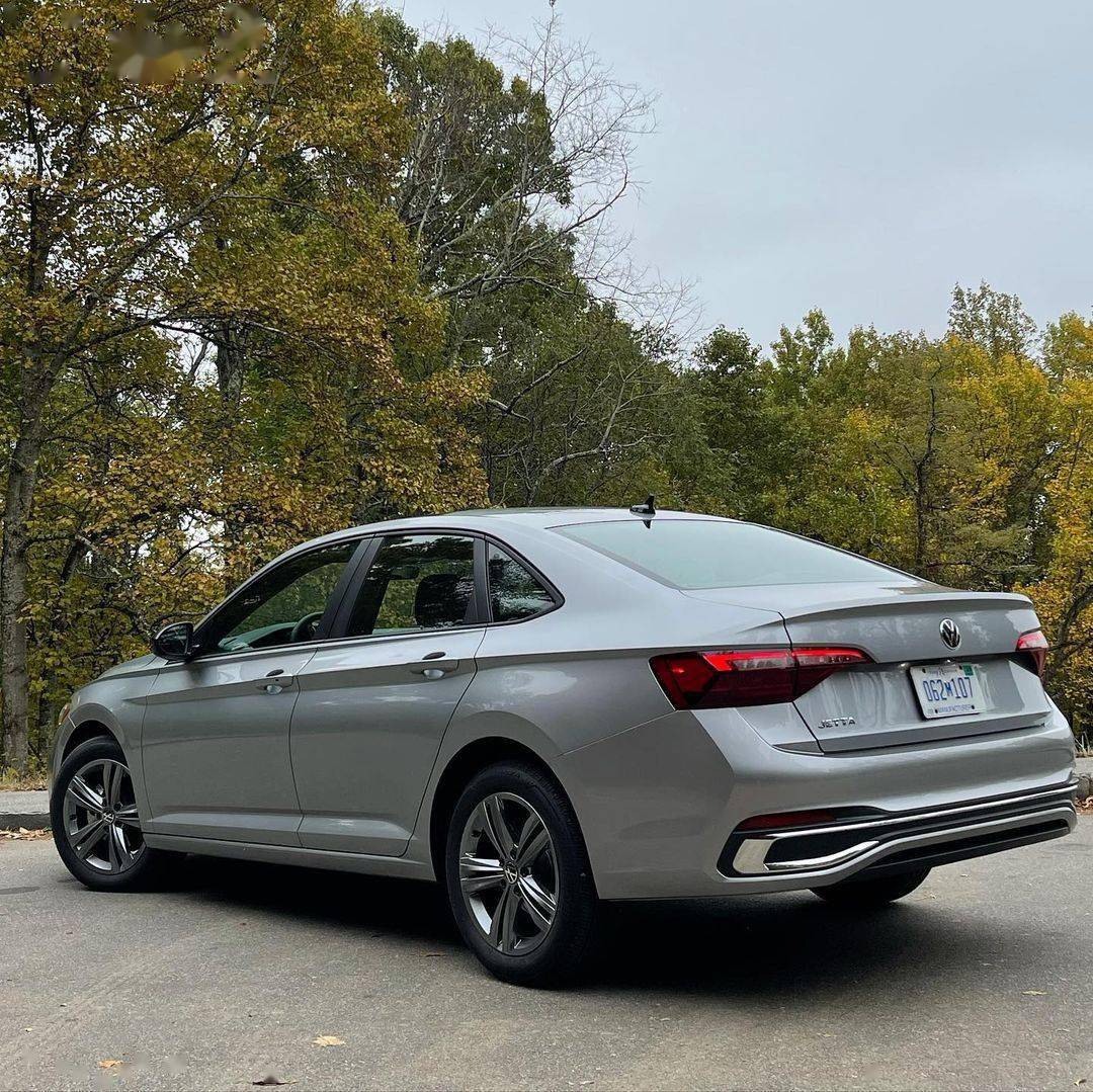 新版大众速腾实拍运动气质爆棚长轴运动元素15t更霸气