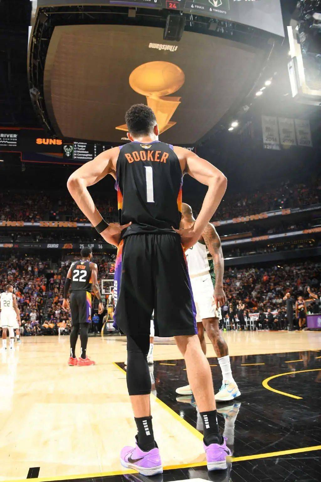 全靠这双战靴布克让詹娜沦陷了