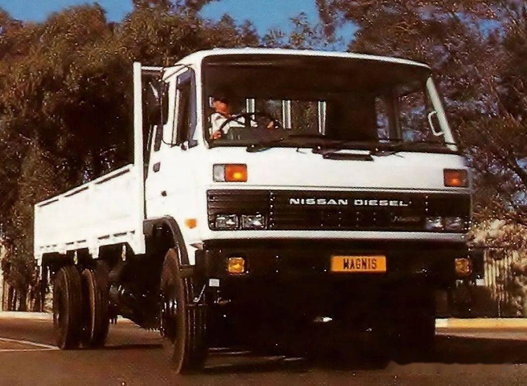 远看153近看日产柴