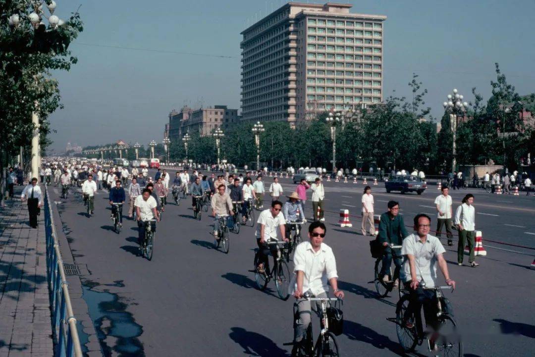 忆苦思甜 1981年的一些街景_年代_轿车_苏联