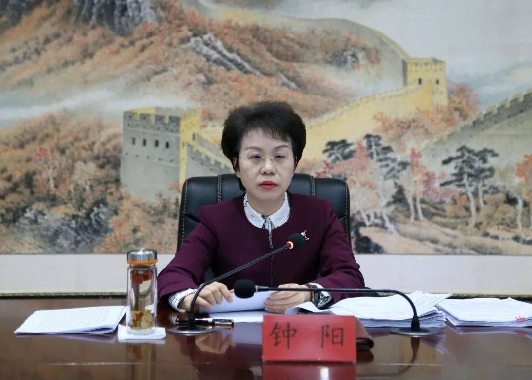 钟阳主持召开州政府常务会议