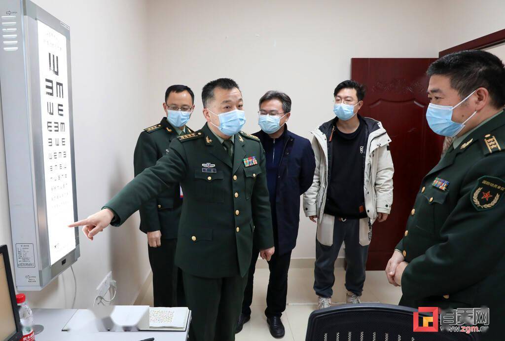 自贡军分区大校政治委员李塘到贡井区督导征兵体检及疫情防控工作