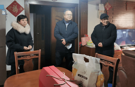 困难职工帮扶等民生焦点,街道党工委书记沈明生一行走访慰问多家企业