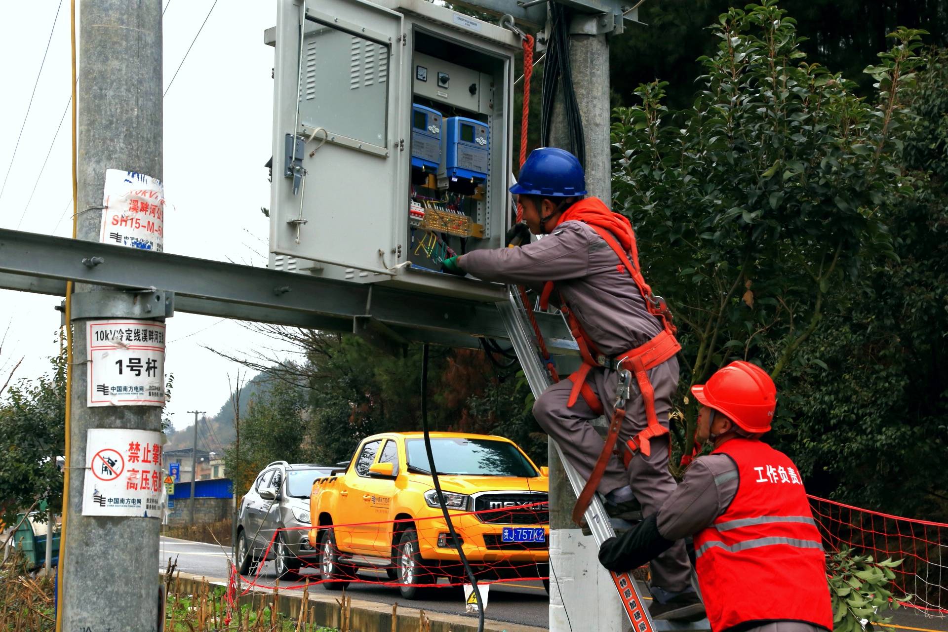 南网贵定供电局解决重过载让群众春节用上"优质电"_台区_服务_工作