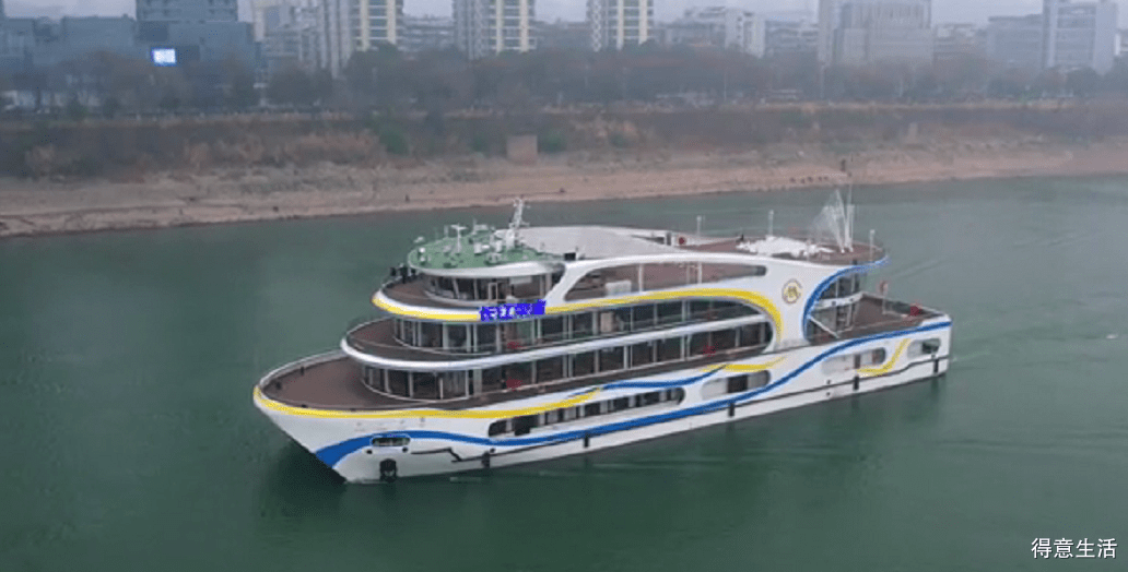 从武汉港出发,沿着武汉长江主轴,赏江汉关,龙王庙,晴川阁,黄鹤楼等