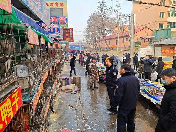 全市采取统一行动,对市内大河农贸市场,一洞桥农贸市场,本溪县小市镇