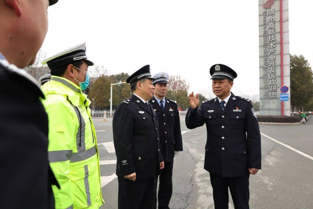 市委书记钱远坤在市委常委,市委秘书长陈兴旺,副市长,公安局长柴普军