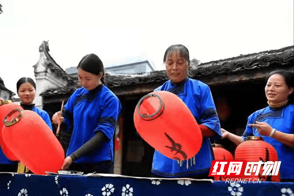 胡欣|新春走基层丨湖南江永：女书传人网络直播送“福”字