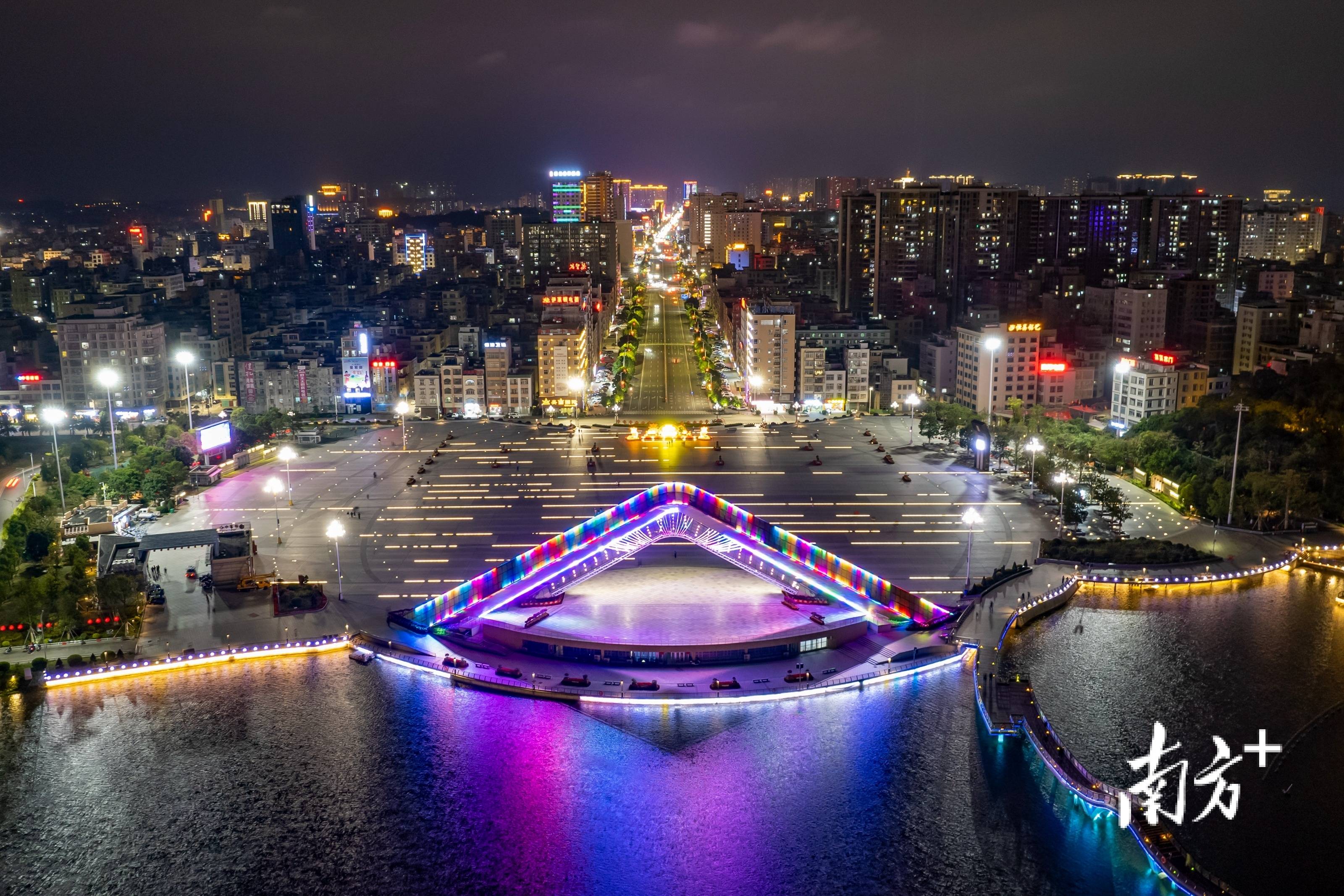 廉江城市夜景美化工程正式亮灯这些路段更美了经过你家吗